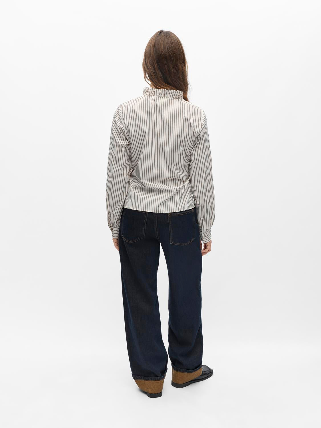model_shot-back